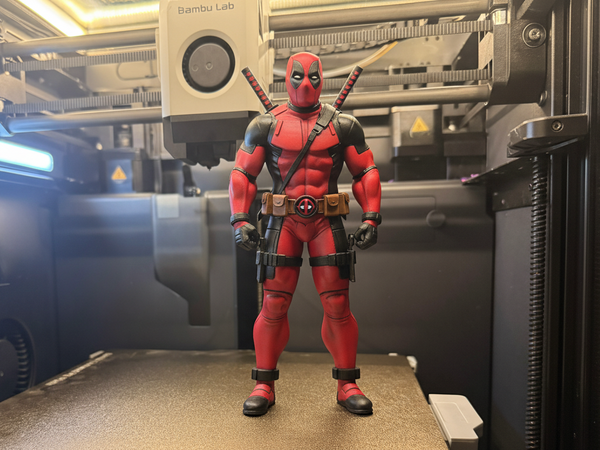 Figurină Deadpool printată 3D - Material PLA durabil