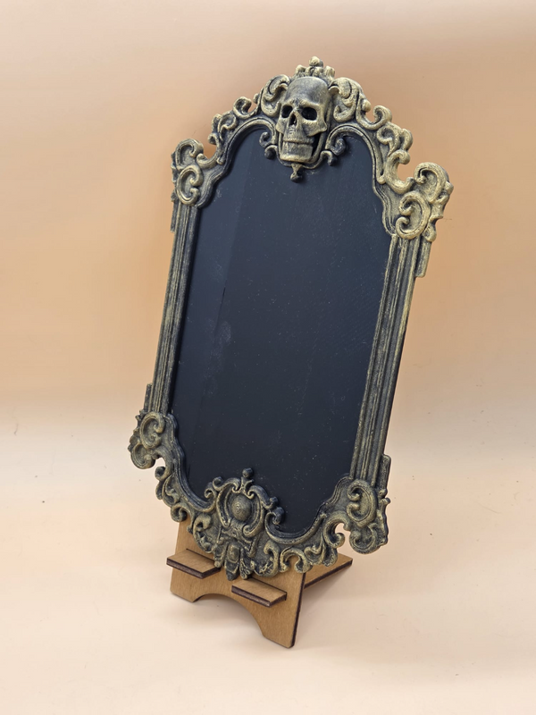 Elegant Gothic Skull Frame - Handcrafted with PLA