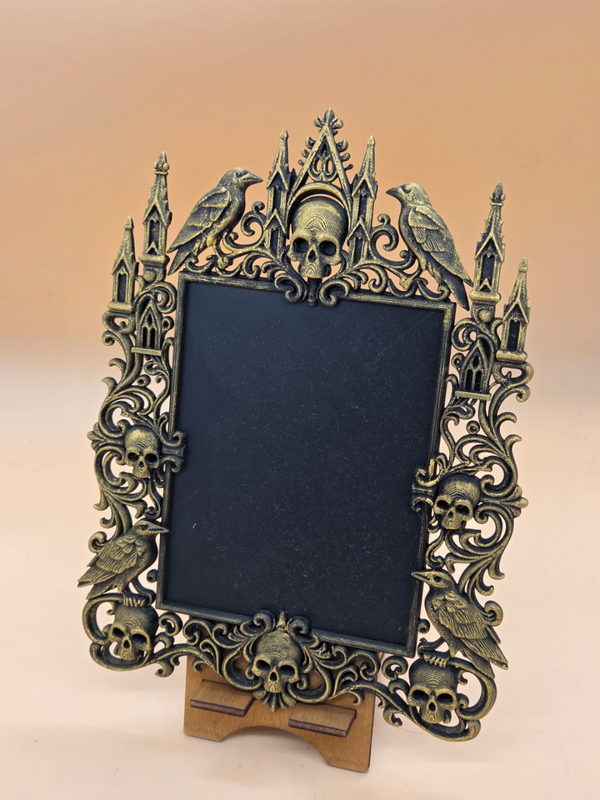 Gothic Skull Frame – Dekorativer Bilderrahmen