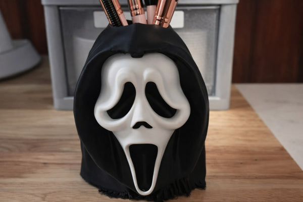 Scream & Blend 3D Printed PLA Brush Holder - Spooky Organizer for Horror Fans